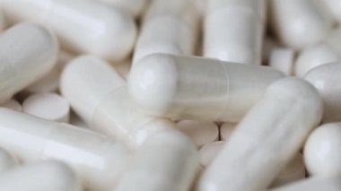beyaz sade kapsüller dönüşümlü