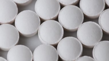 Sırayla çekilen küçük basit tabletler 