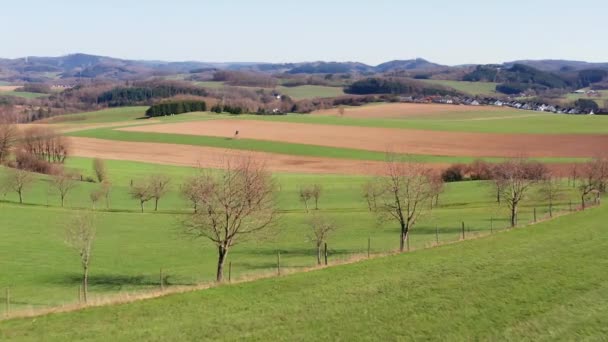 Tavasszal Németországi Sauerland Kulturális Tájképe — Stock videók