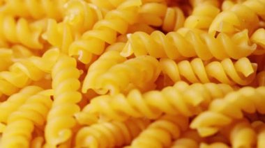 sarmal erişteler yemek arkaplanı haline geliyor. 