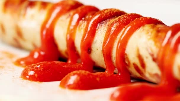 Delicioso Currywurst Com Molho Curry Perto — Vídeo de Stock