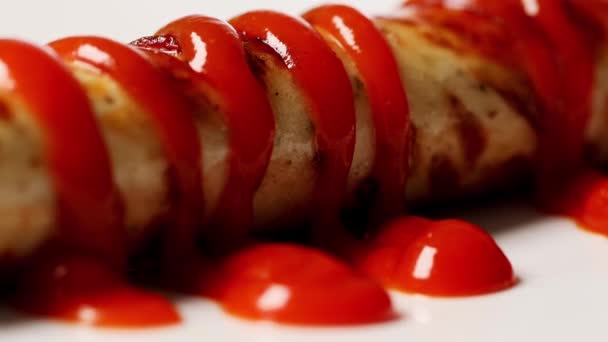 Delicioso Currywurst Con Salsa Cerca — Vídeo de stock