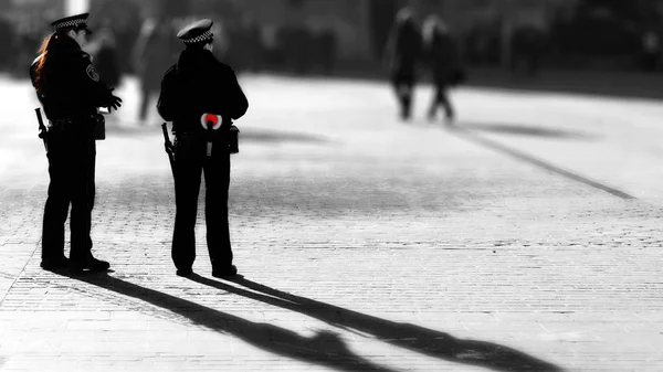 Guardia Mujeres en busca de orden, Cracovia, Polonia — Foto de Stock