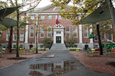 Cambridge 'de, Massachusets' teki kampüslerden birinde inşa ediliyor.