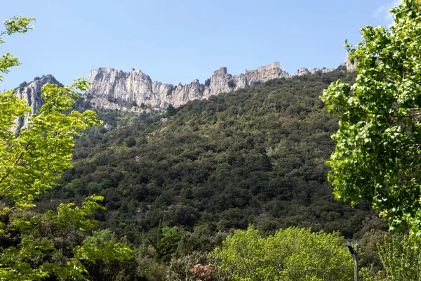Hrad Peyrepertuse ve francouzských Pyrenejích — Stock fotografie