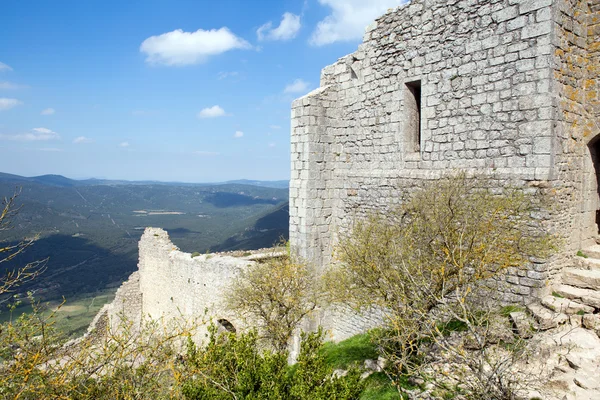 Schloss Peyrepertuse in den französischen Pyrenäen — Stockfoto