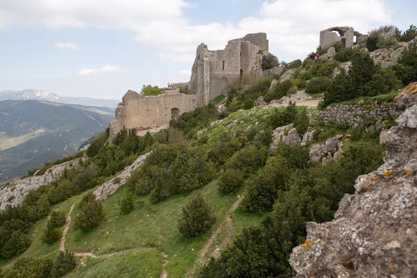 Schloss Peyrepertuse in den französischen Pyrenäen — Stockfoto