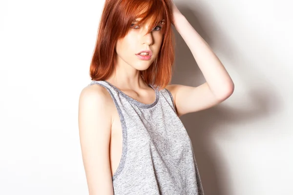 Kızıl saçlı kadın