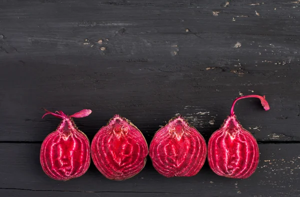 Siyah arka plan üzerine pancar