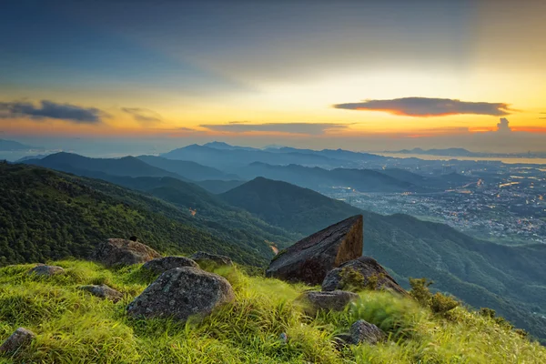 Zonsondergang over nieuwe gebieden in Hongkong — Stockfoto