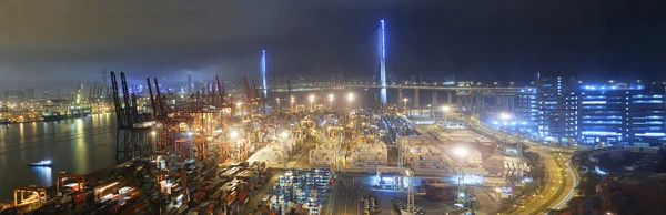Контейнерный порт в Гонконге — стоковое фото
