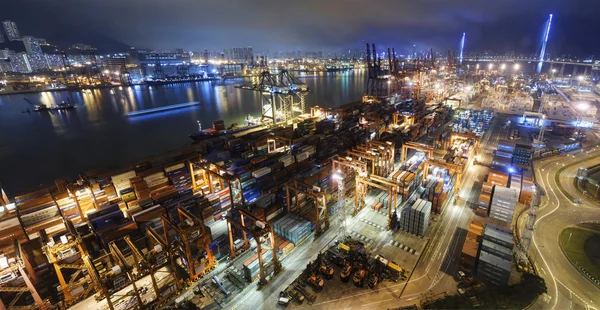 Cargo ship and crane at port reflect on sea bay — Stock Photo, Image