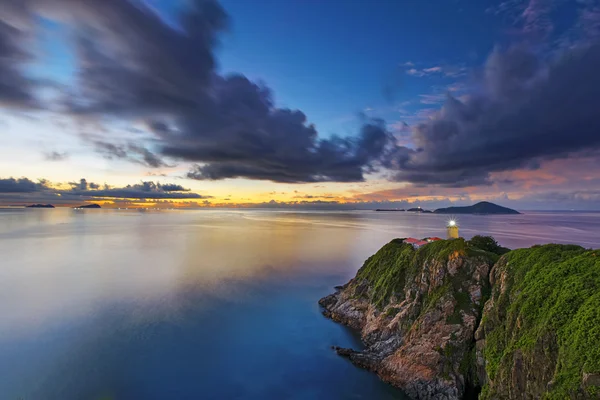 Phare au lever du soleil — Photo