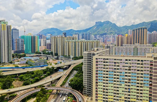 Hong Kong openbaar landgoed met landmark lion rock — Stockfoto
