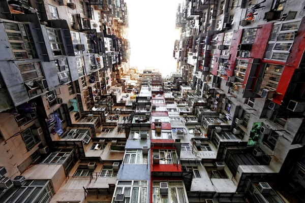 Oude appartementen in hong kong — Stockfoto