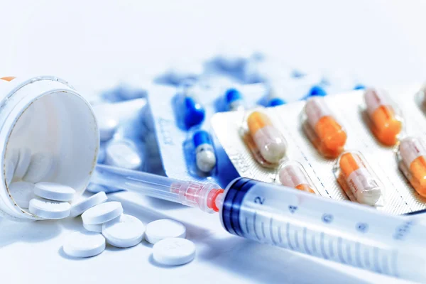 Syringe with medications pills drug — Stock Photo, Image