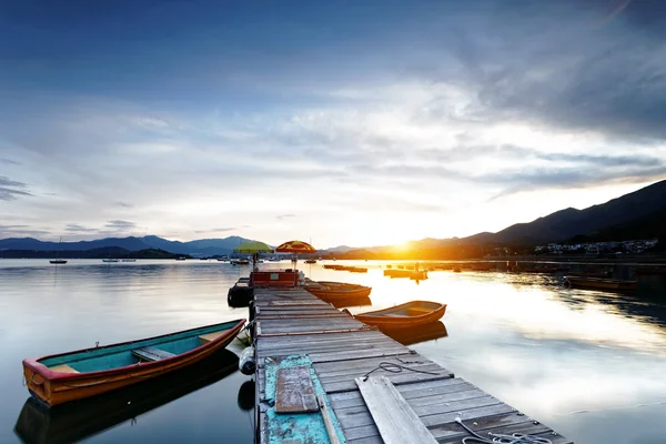 Bootsanlegestelle bei Sonnenuntergang — Stockfoto