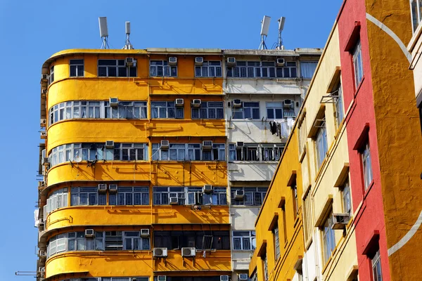 Vecchi appartamenti a Hong Kong di giorno — Foto Stock