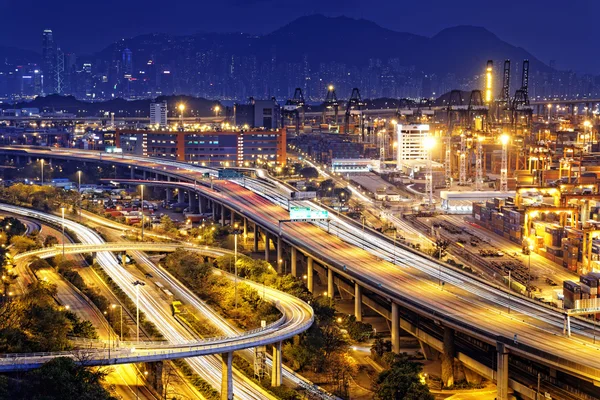 Container terminal och stonecutter bro i hong kong — Stockfoto