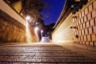 Bukchon Hanok tarihi bölgesinde Seul