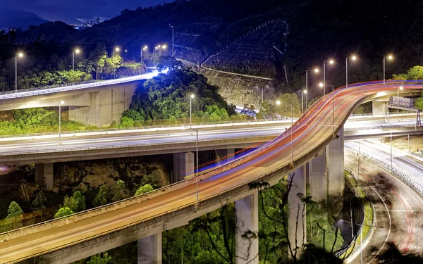 Şehir trafiğinde akşam — Stok fotoğraf