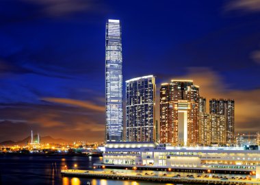 Kowloon ofis binaları geceleri