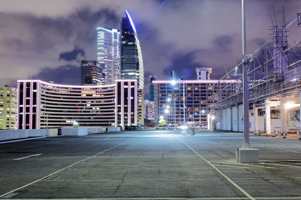 Parkeerplaats bij nacht — Stockfoto