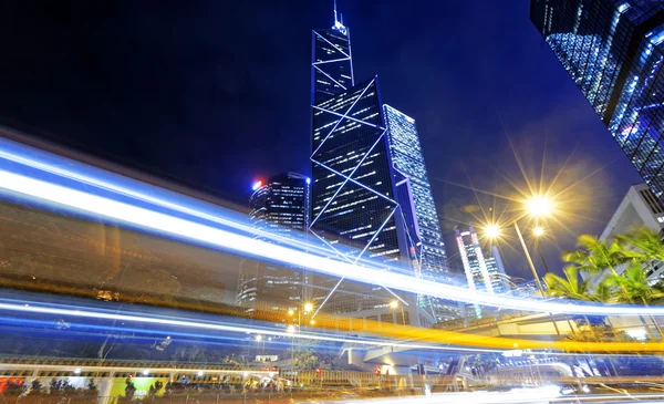 Tráfico de Hong Kong por la noche — Foto de Stock