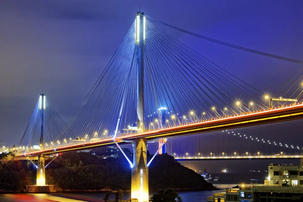 Nachts über die Kau-Brücke — Stockfoto