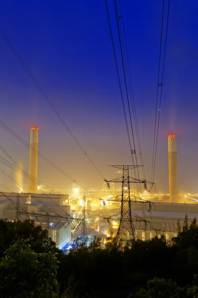 Central elétrica à noite — Fotografia de Stock