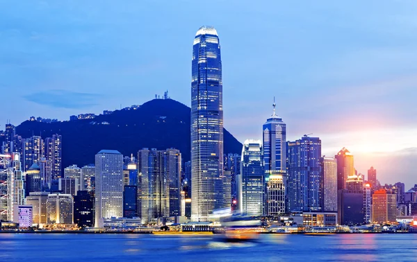 Hermoso paisaje urbano de Hong Kong al atardecer — Foto de Stock