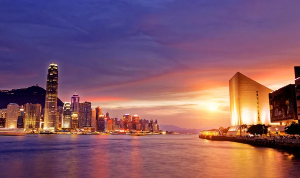 Hermoso paisaje urbano de Hong Kong al atardecer —  Fotos de Stock