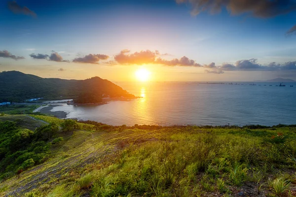 Wunderschöner Sonnenuntergang über der Küste von Hongkong — Stockfoto