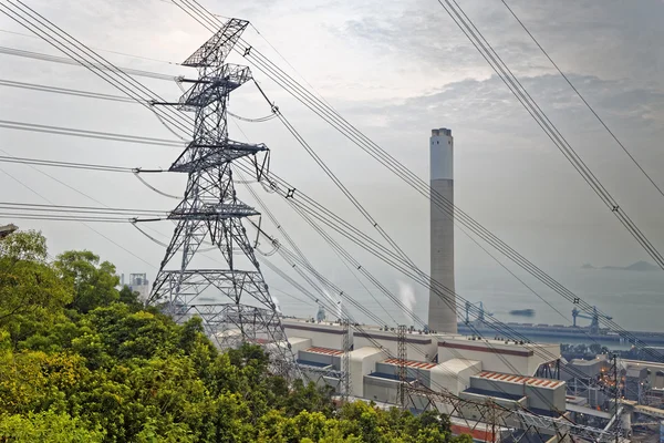 Central eléctrica y torre — Foto de Stock