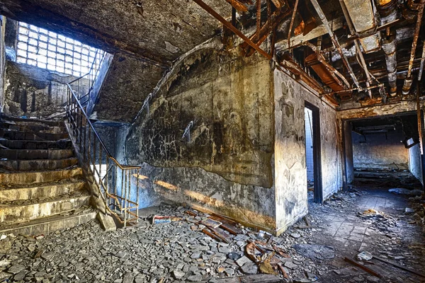 Antigua fábrica arruinada abandonada — Foto de Stock