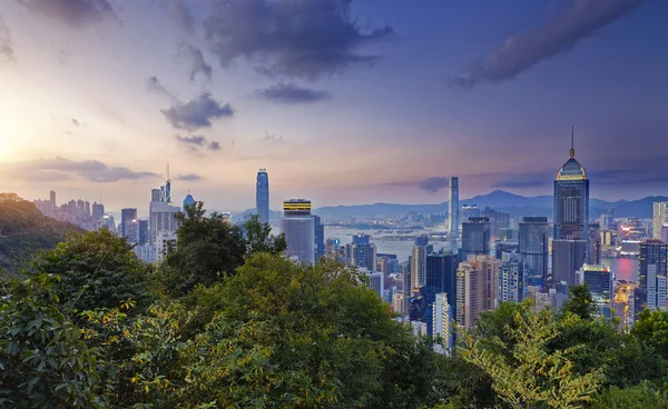 Hong Kong şehir merkezinde gün batımında — Stok fotoğraf