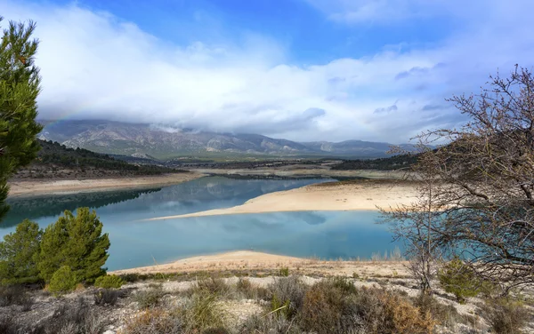 在 Huescar 的圣克莱门特水库 — 图库照片