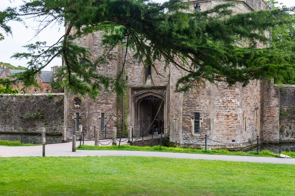 Bisschoppen Palace ingang in de buurt van Wells Cathedral — Stockfoto