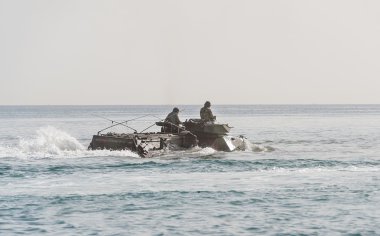 Amfibi zırhlı personel taşıyıcı