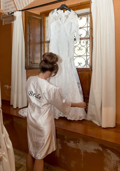 Bride getting ready — Stock Photo, Image