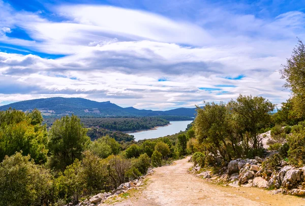 Dağ geçidi Barranco Valentin Guazalamanco Nehri yakınında — Stok fotoğraf