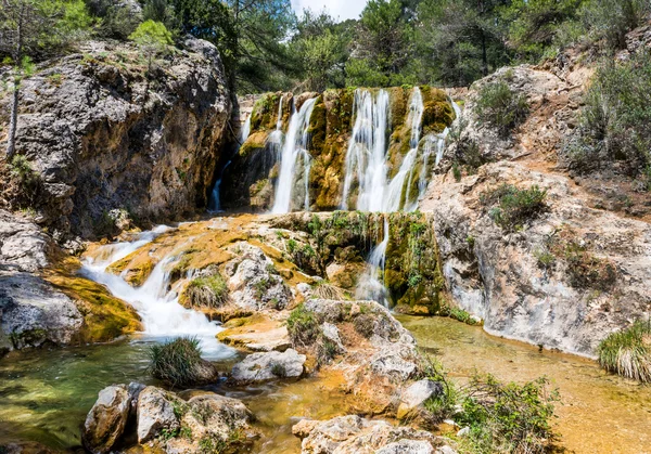 Şelale üzerinde nehir Gazalamanco