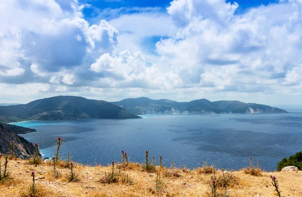 Weergave van Myrtos strand — Stockfoto