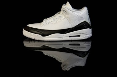 Pavia, İtalya - 2 Kasım 2020: Nike Air Jordan 3 Parça Ayakkabı Stüdyosu