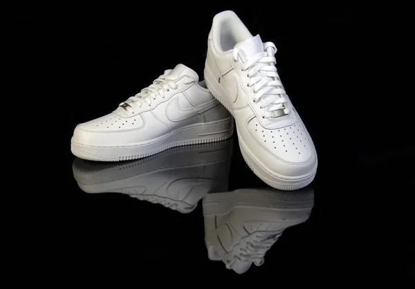 Pavia Talya Kasım 2020 Nike Air Force One Ayakkabı Stüdyosu — Stok fotoğraf