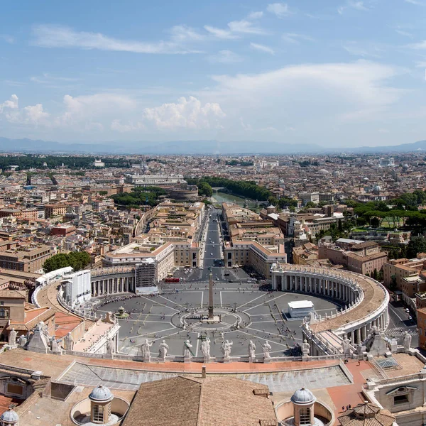 ローマのドームの上からバチカンのサン ピエトロ広場と街の空中風景 イタリア ロイヤリティフリーのストック画像