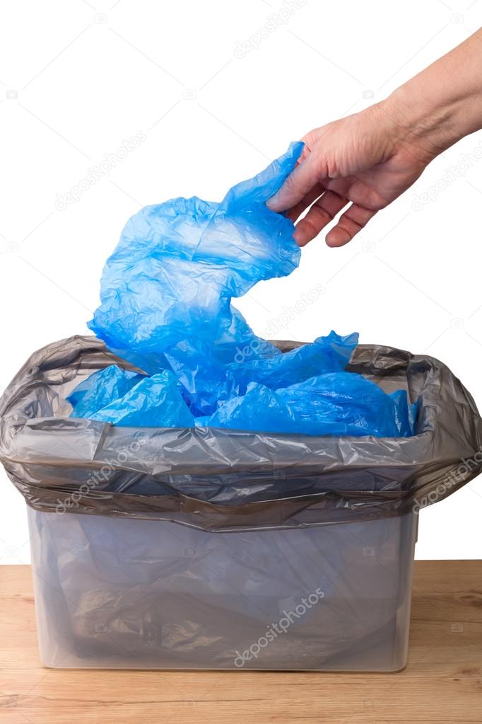 Papelera de basura en la basura puede. — Foto de stock © ra3rn_ #102715074