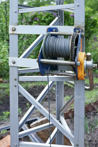 Working hand winch on the mast — Stock Photo, Image