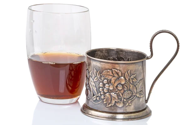 Oude bekerhouder en een glas thee — Stockfoto