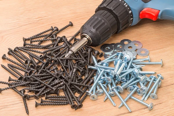 Pile of screws and screwdriver — Stock Photo, Image